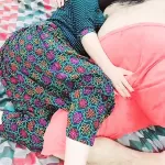 Xxx Pakistaanse moeder en stiefvader hebben echte seks en romantiek in de vroege ochtend op het bed met duidelijke hindi -audio