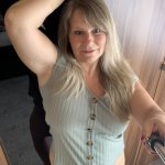 Overweight mature woman Sweet Susi takes nude selfies in her bedroom