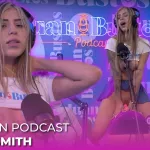 Beter dan haar speelgoed! Mollysmith spuit over de sybian-machine op de podcast van Juan Busto