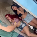 Bezorger verrast: Camila en Argentina Iara roepen op tot Menage
