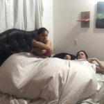 Entro al cuarto de mi madre y la hice ma.