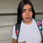 Profesor y alumna entran al baño a coger