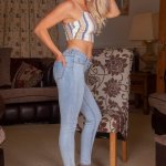 Sexy MILF loves to get nude and show juicy body