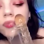 Teen succhia dildo