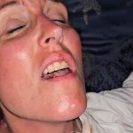 Creampie anal sans capote sur une femme gémissante avec UK Hotrod UK Hotrod: Vidéo Porno Cheveux teints Britanniques Ménagère Tatouage POV