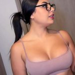 Vecina puta quera verga y viene ami apartamento con una excusa y provecho por que mi novia no esta en año nuevo