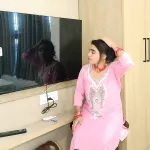 Indische mevrouw gratis doorboord door tv-monteur