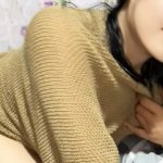 Seorang Gadis Dengan Ayam Besar Suka Dimanjakan