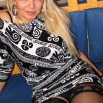 Beautiful mature blonde flashed naked in amateur photos