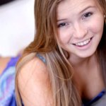 Die 18-jhrige Bimbo Melissa May fickt zum ersten Mal vor der Kamera