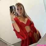 Escort model Sandra Wayne