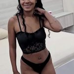 Première fois dans le porno de la brune Larissa Goulart donnant son cul à Jr Doidera qui a laissé sa chatte toute éjaculation
