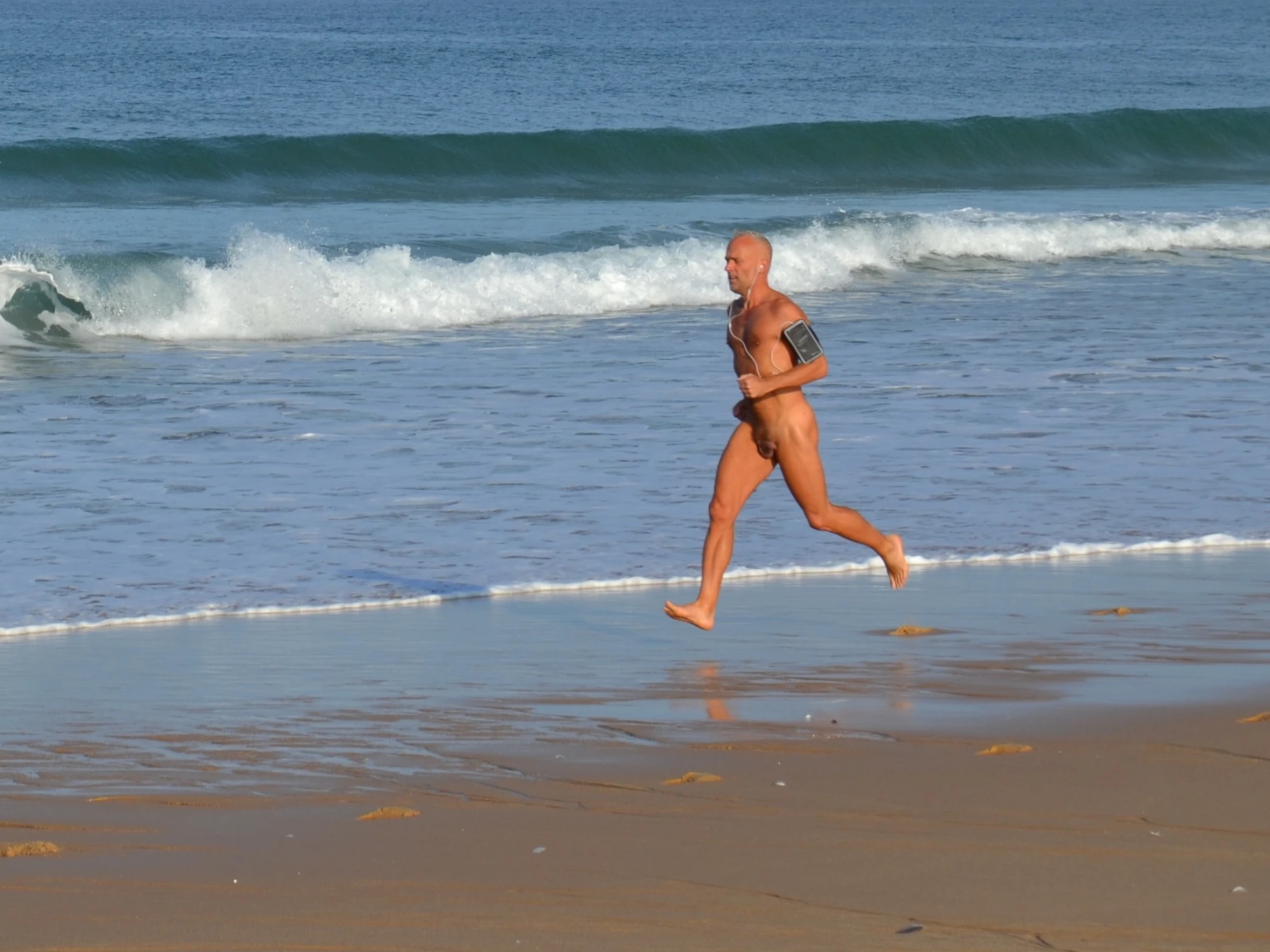 Naked bdach run (photos)