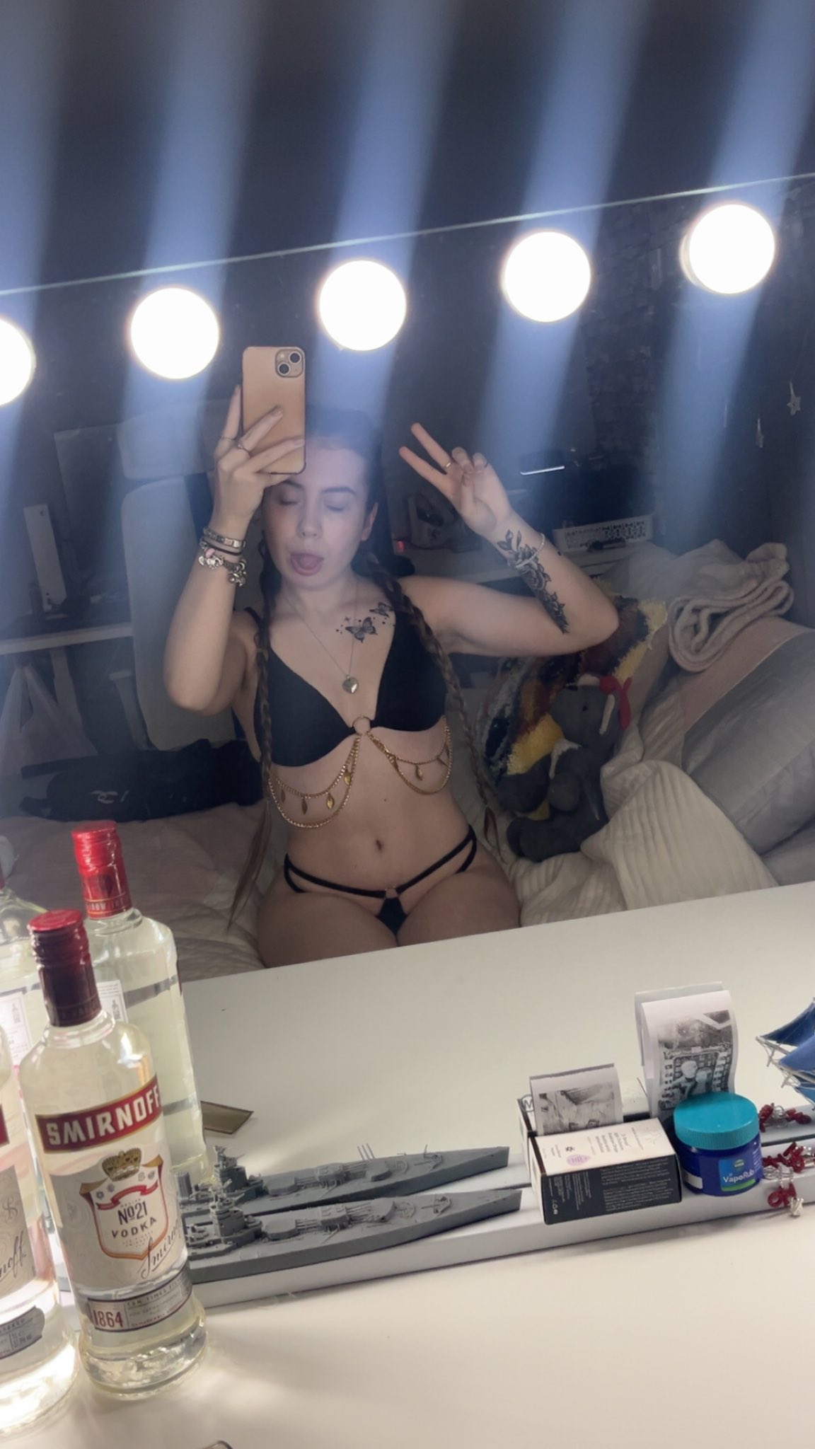 Piper reels nude (photos)