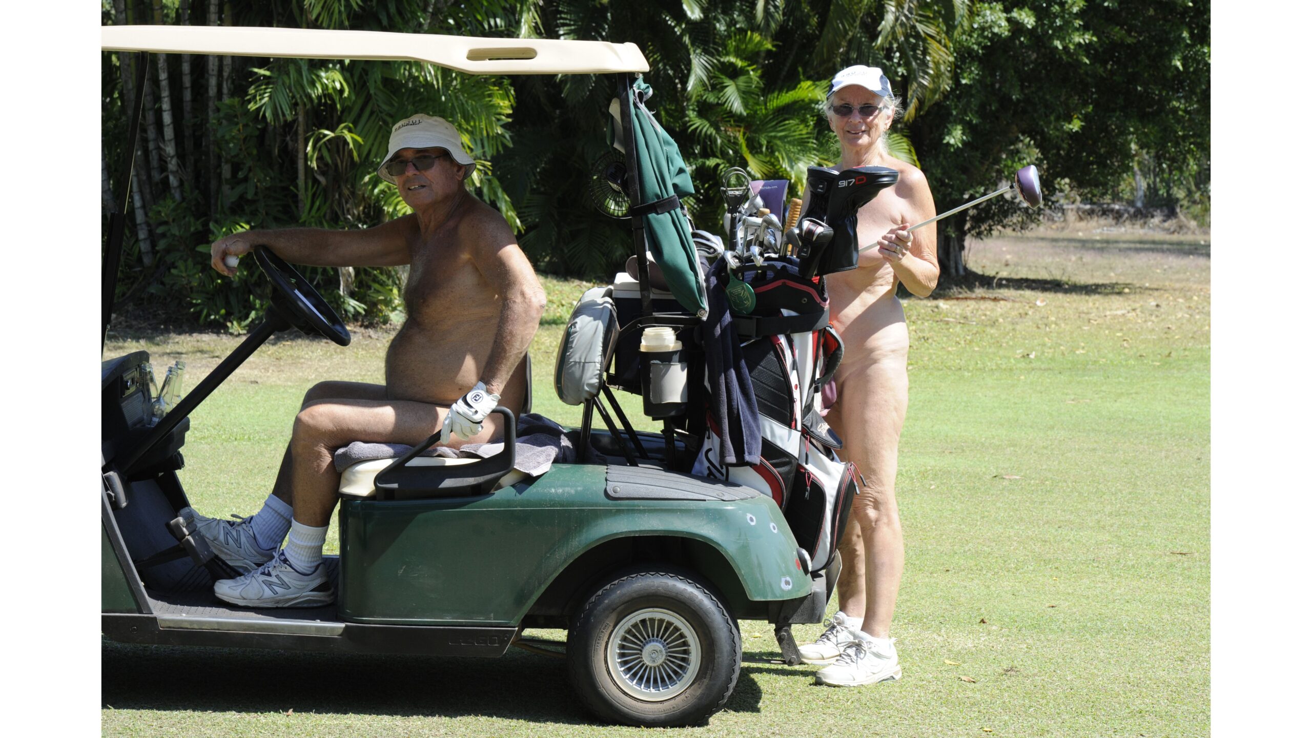 Woman nude golf (photos)