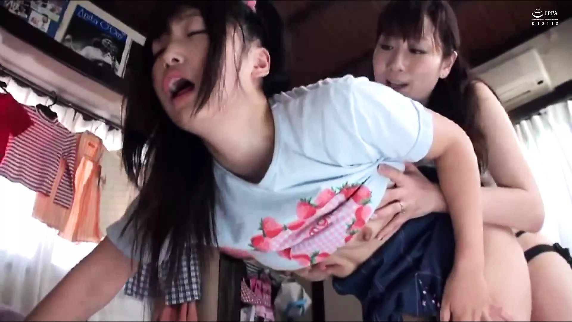 Cewekk dipaksa lesbian (photos)