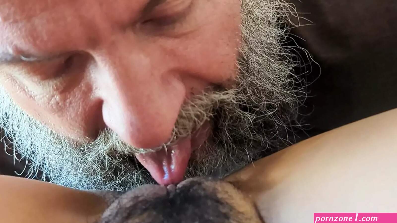 Amateur eating pussy (photos)