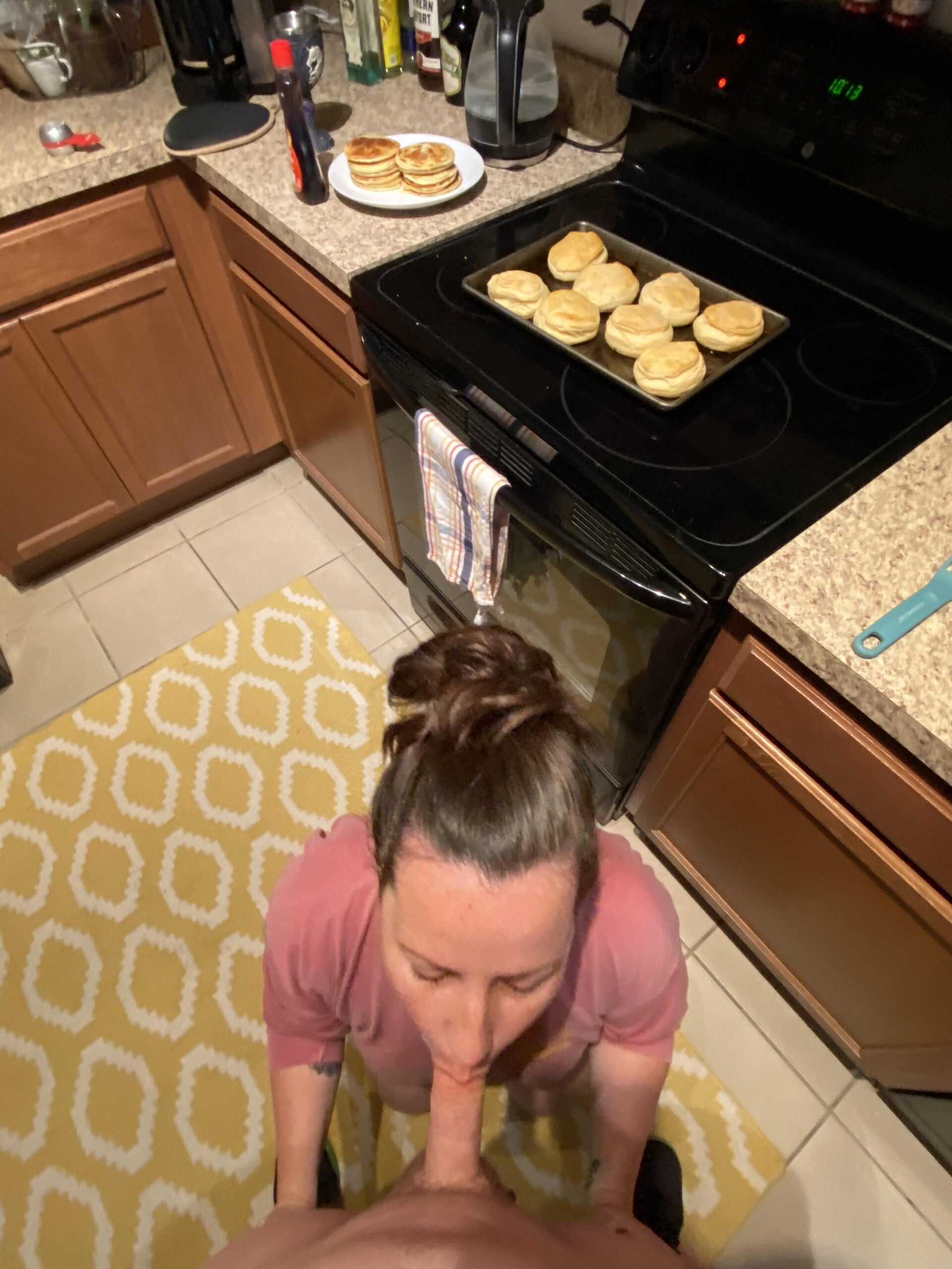 Blowjob for breakfast (photos)