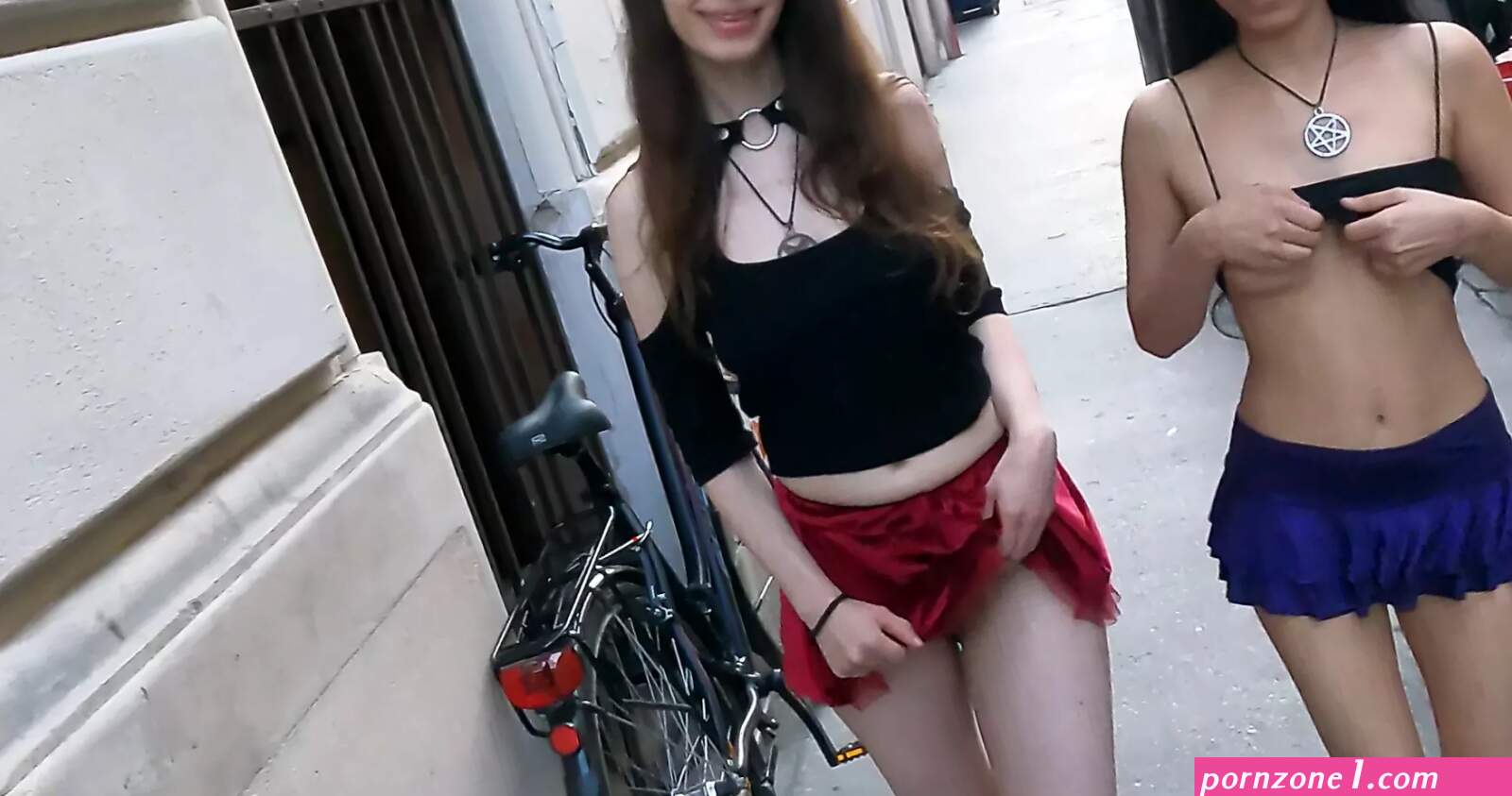 Lesbian sex on public (photos)
