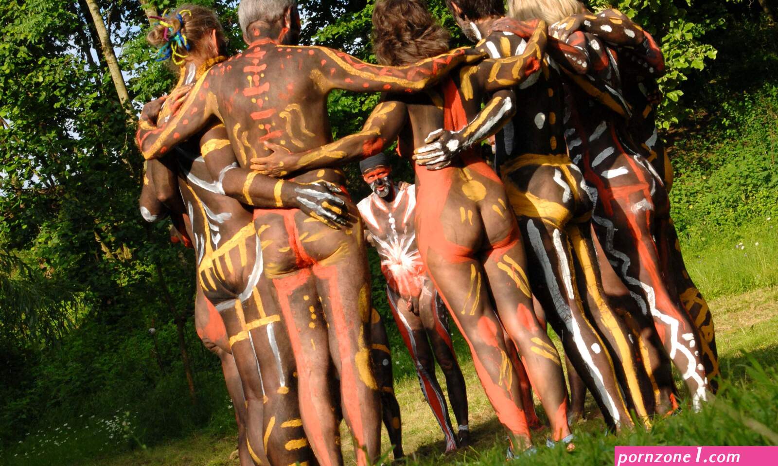 Aboriginal women naked (photos)