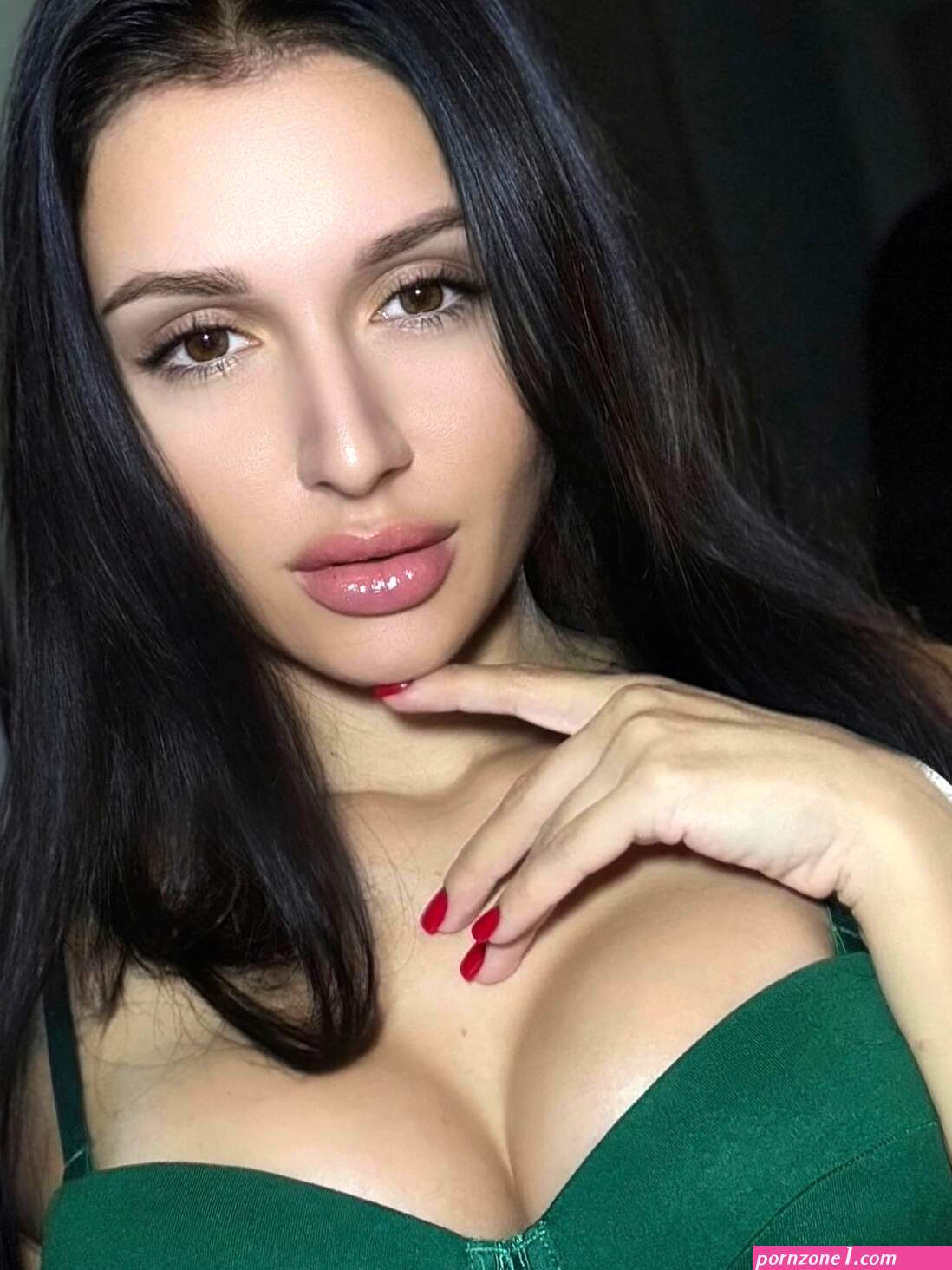 Instagram – https://www.instagram.com/__________tasha__________