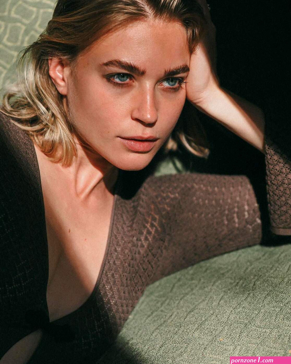 Jeanne goursaud sexy (photos)