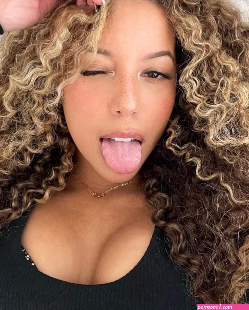 Camila elle riding 971 (photos)
