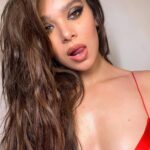 Hailee Steinfeld Sexy And Nude Collection of Photos