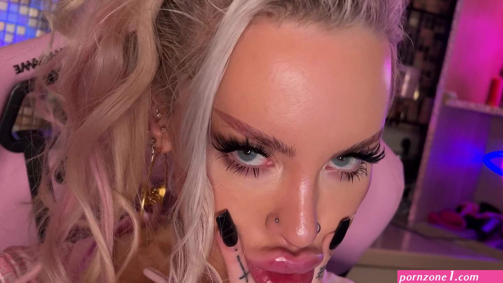 Puffy lips blowjob (photos)